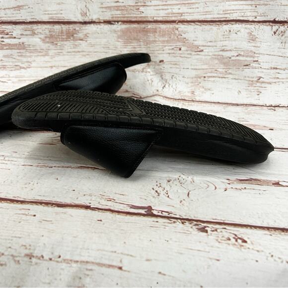 NIKE Black and White Slide Sandals - Picture 6 of 7
